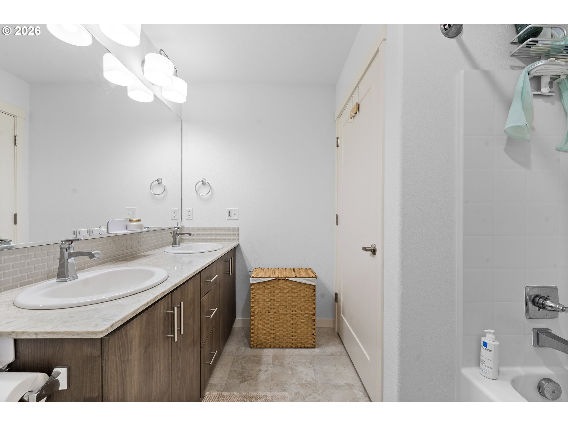 17137 Southwest Appledale Road Beaverton, OR 97007 - Photo 14 of 28 Attached Bathroom #1