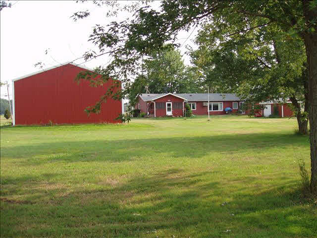1621 East Sigler Road Carleton, MI 48117 - Photo 4 of 6 20416639-3.JPG