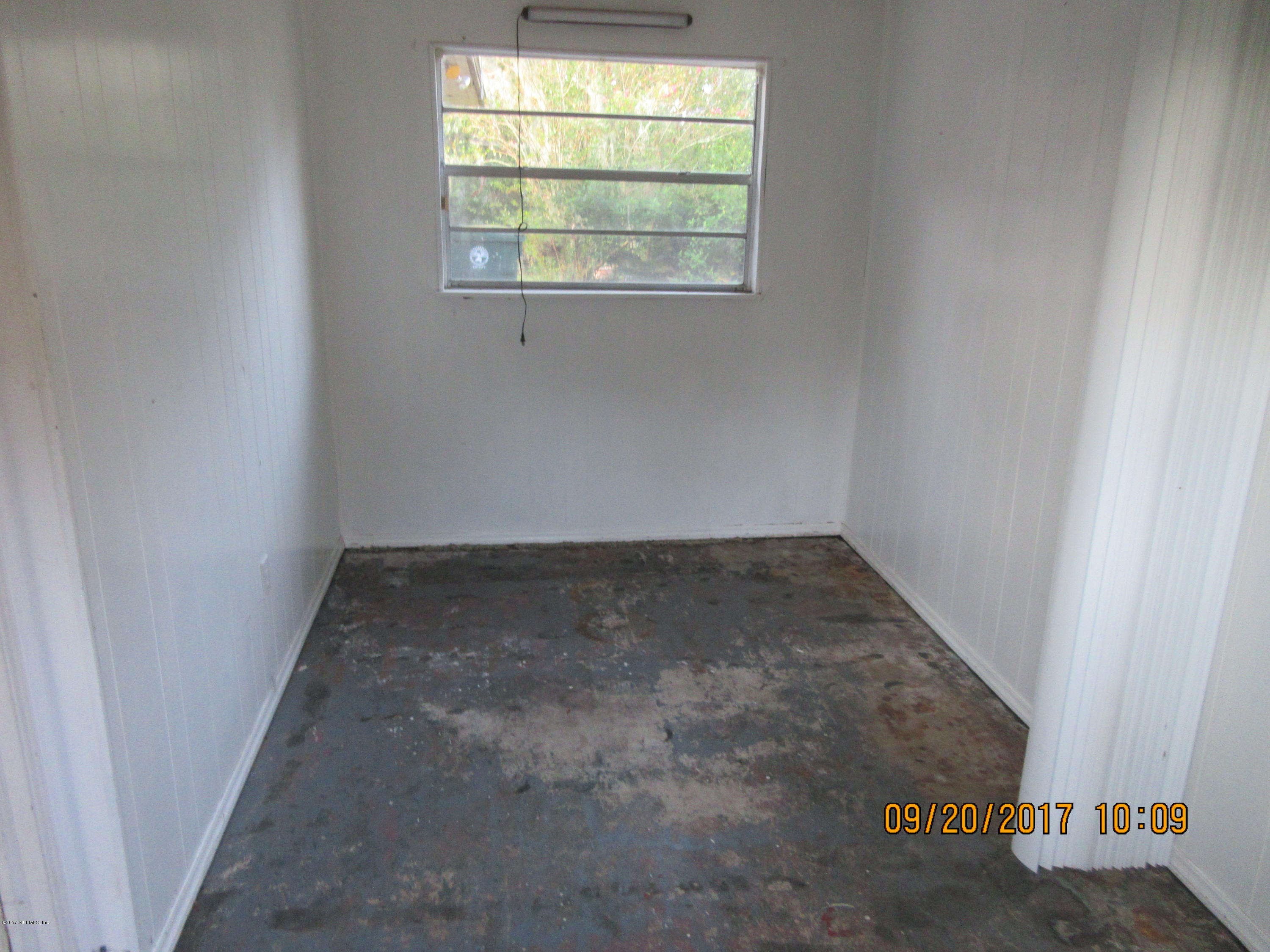 9748 Banks Road Jacksonville, FL 32246 - Photo 3 of 17 IMG_1787