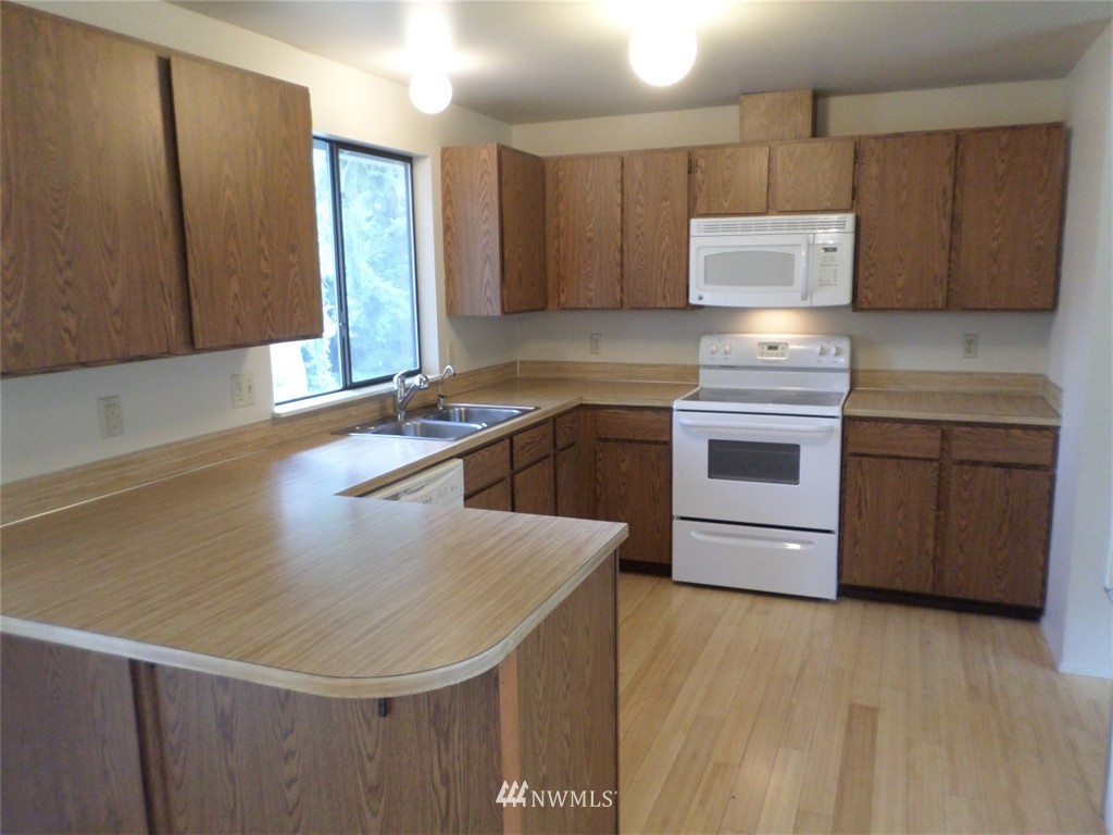 4524 Southeast 4th Place Renton, WA 98059 - Photo 2 of 17