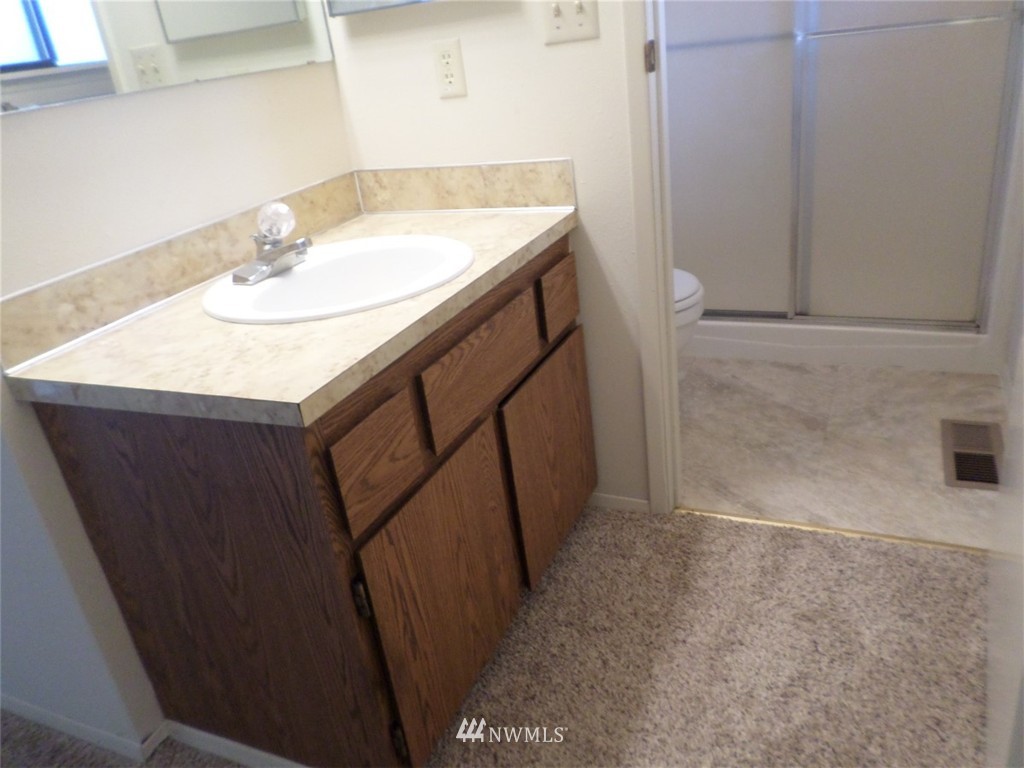 4524 Southeast 4th Place Renton, WA 98059 - Photo 12 of 17