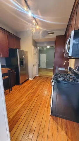 $1,800 | 1337 North Greenview Avenue, Unit 1R, Chicago, IL 60642