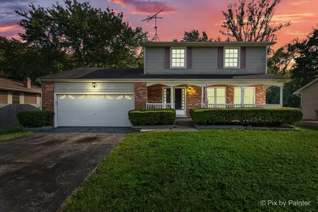 $299,900 | 7615 West Andrea Lane, Crystal Lake, IL 60012