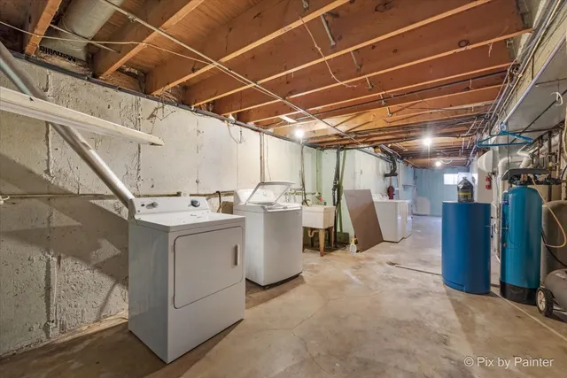 $299,900 | 7615 West Andrea Lane, Crystal Lake, IL 60012