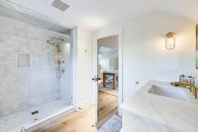 a en suite bathroom with a shower