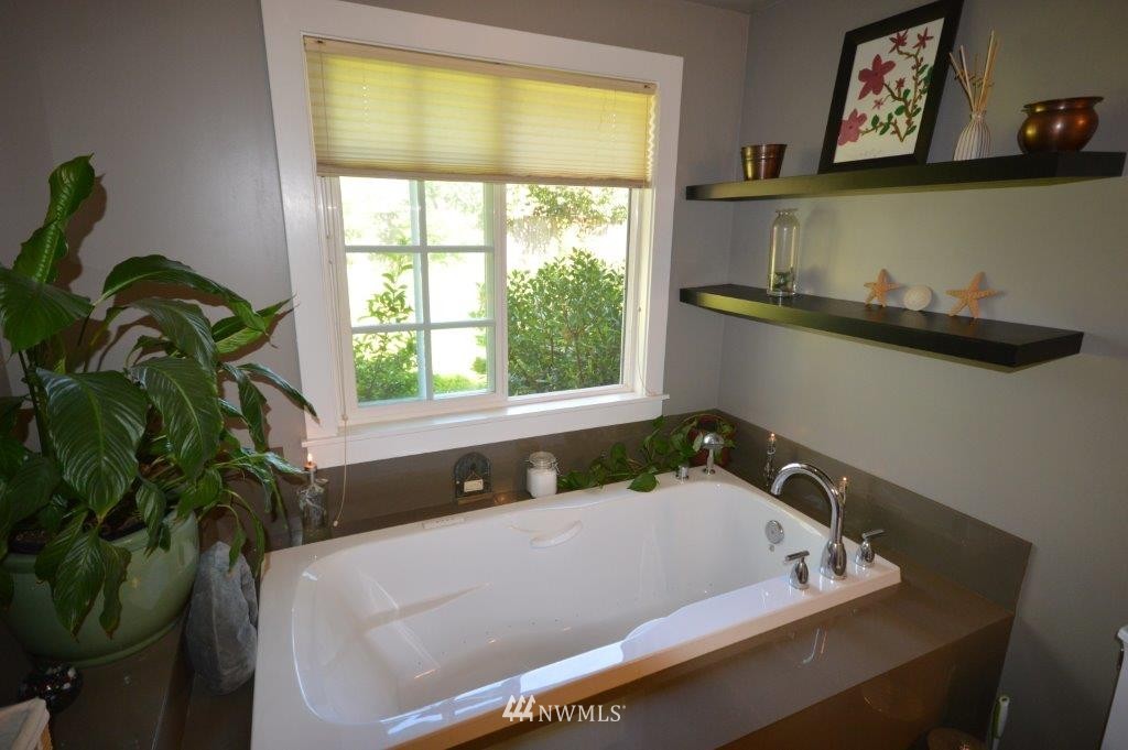 121 Raintree Loop Southeast Rainier, WA 98576 - Photo 11 of 25 Gallery Image 11