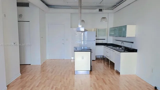 $2,800 | 10 Southwest South River Drive, Unit 802, Miami, FL 33130