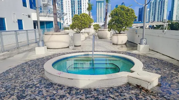 $2,750 | 10 Southwest South River Drive, Unit 802, Miami, FL 33130