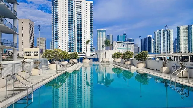 $2,800 | 10 Southwest South River Drive, Unit 802, Miami, FL 33130