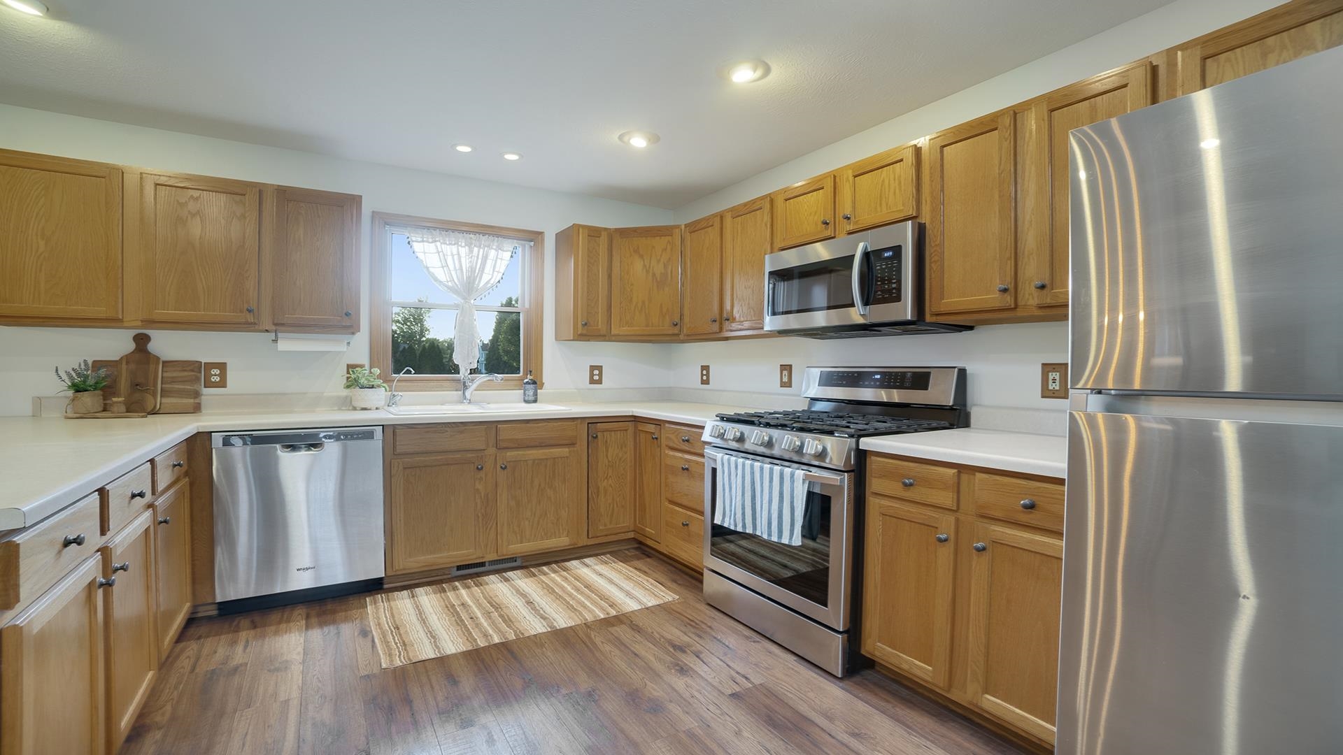 604 Commander Place Belvidere, IL 61008 - Photo 13 of 40 a kitchen with stainless steel appliances a microwave sink refrigerator and cabinets