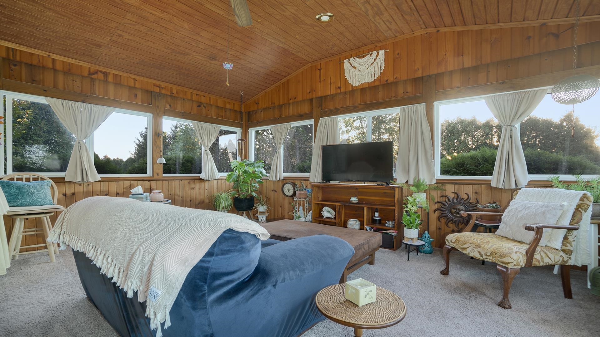 604 Commander Place Belvidere, IL 61008 - Photo 18 of 40 a living room with furniture and a flat screen tv