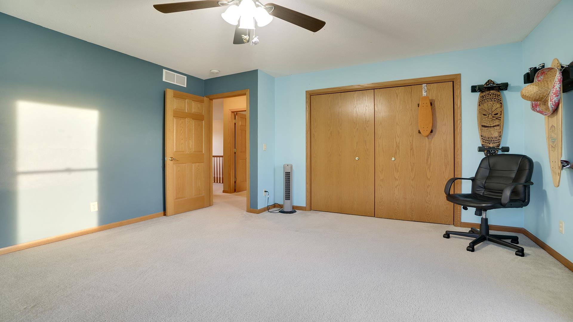 604 Commander Place Belvidere, IL 61008 - Photo 25 of 40 a view of a livingroom with a workspace