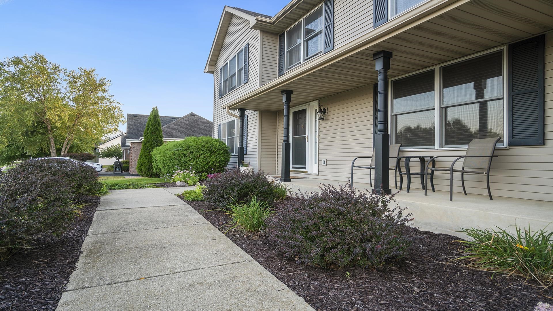 604 Commander Place Belvidere, IL 61008 - Photo 3 of 40 a view of a patio with table and chairs and potted plants