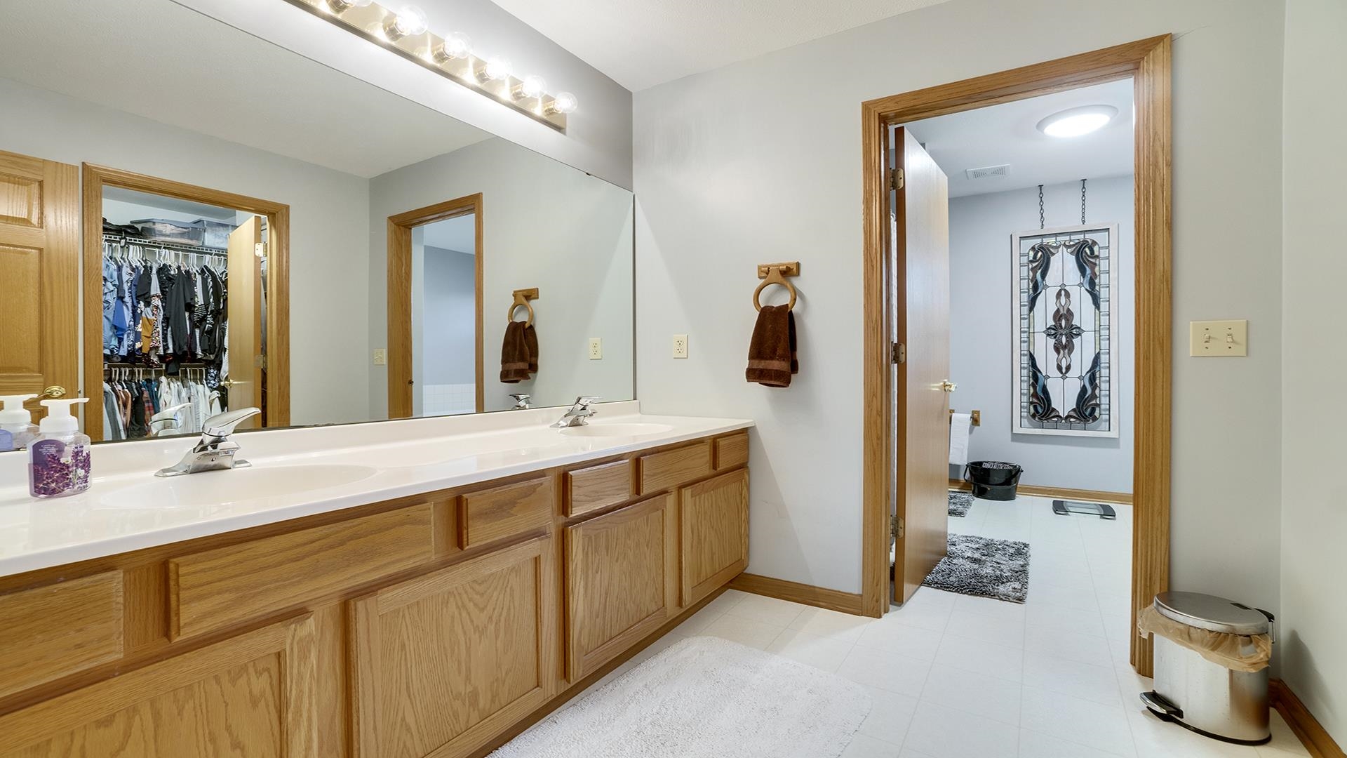 604 Commander Place Belvidere, IL 61008 - Photo 31 of 40 a bathroom with a double vanity sink and a mirror