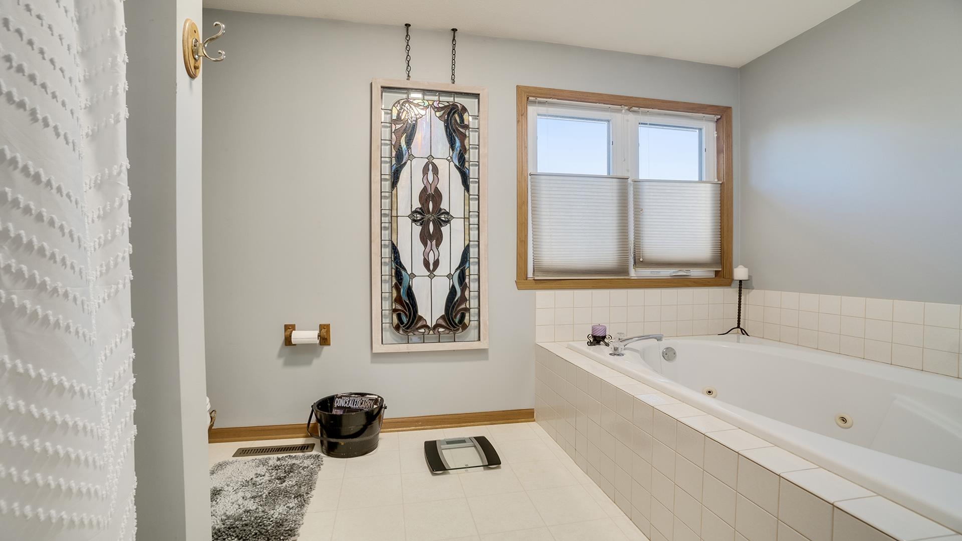 604 Commander Place Belvidere, IL 61008 - Photo 32 of 40 a bathroom with a bathtub and a window