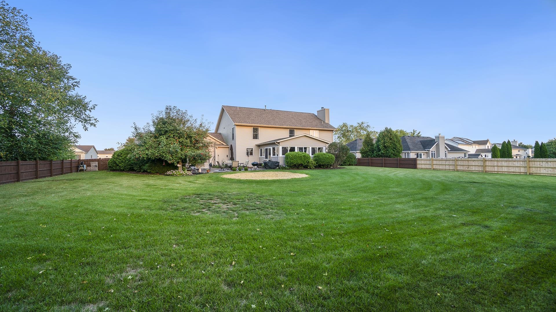 604 Commander Place Belvidere, IL 61008 - Photo 39 of 40 a view of a garden with a building in the background