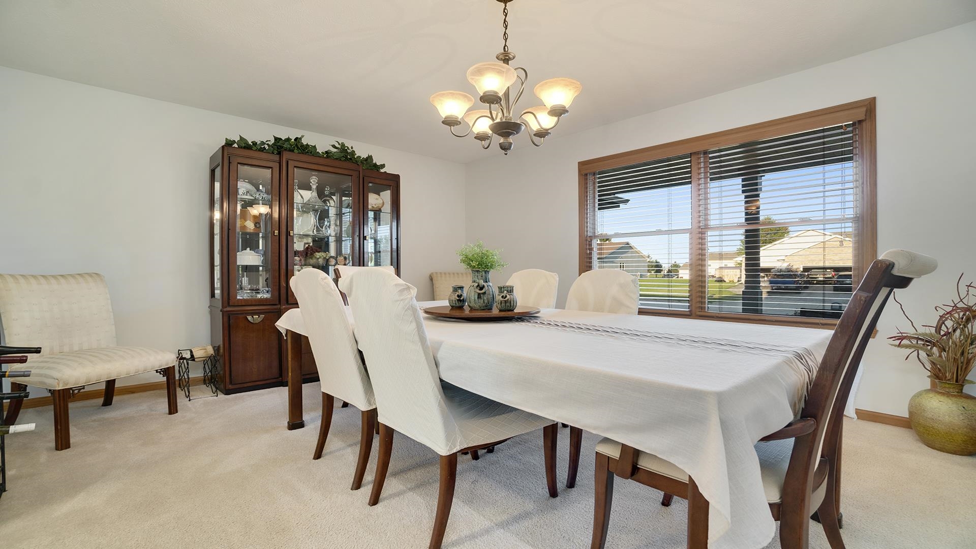 604 Commander Place Belvidere, IL 61008 - Photo 7 of 40 a dining room with furniture and window