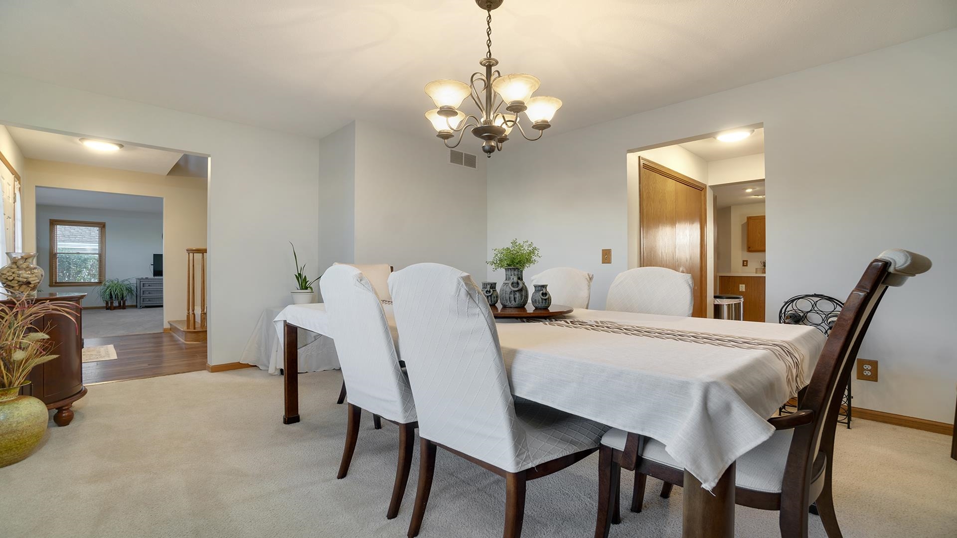 604 Commander Place Belvidere, IL 61008 - Photo 8 of 40 a dining room with furniture and window