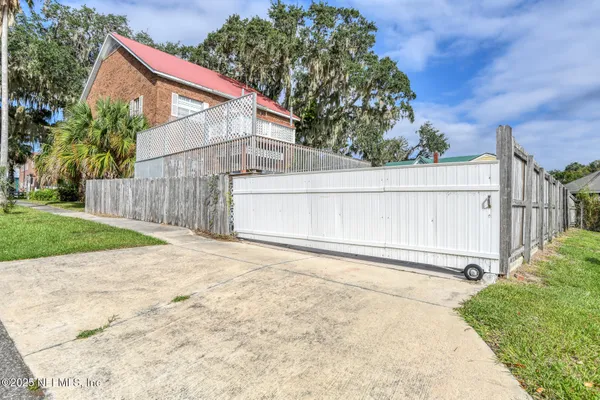 $525,000 | 10 Central Avenue, Crescent City, FL 32112
