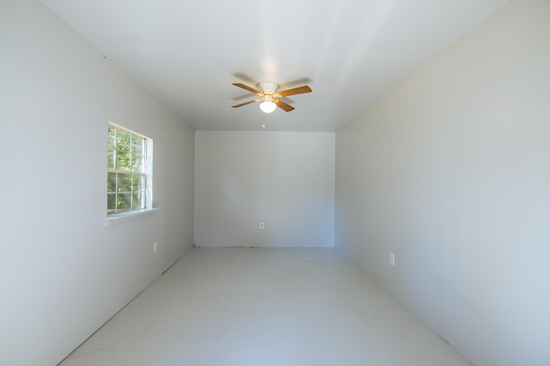 150 Hollis Way Adamsville, TN 38310 - Photo 33 of 37 an empty room with a window and a ceiling fan