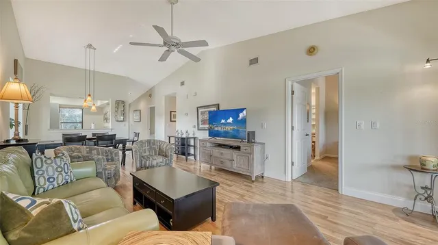 $2,200 | 4462 Weybridge Street, Unit 72, Sarasota, FL 34235