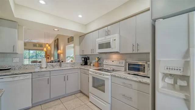 $2,200 | 4462 Weybridge Street, Unit 72, Sarasota, FL 34235