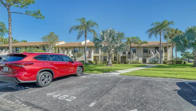 $2,200 | 4462 Weybridge Street, Unit 72, Sarasota, FL 34235