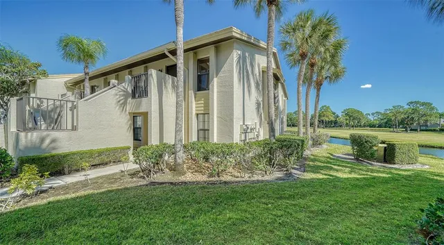 $2,200 | 4462 Weybridge Street, Unit 72, Sarasota, FL 34235