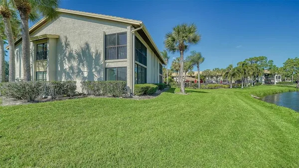 $2,200 | 4462 Weybridge Street, Unit 72, Sarasota, FL 34235