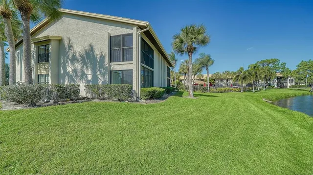 $2,200 | 4462 Weybridge Street, Unit 72, Sarasota, FL 34235