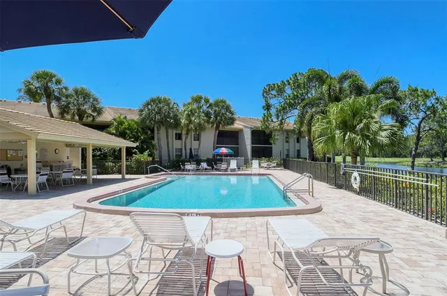 $2,200 | 4462 Weybridge Street, Unit 72, Sarasota, FL 34235