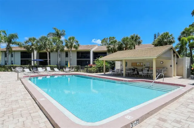 $2,200 | 4462 Weybridge Street, Unit 72, Sarasota, FL 34235