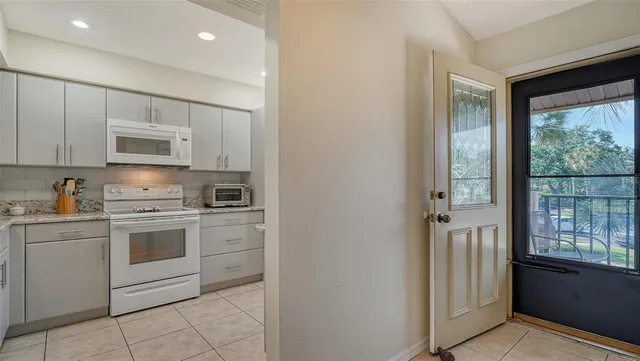 $2,200 | 4462 Weybridge Street, Unit 72, Sarasota, FL 34235