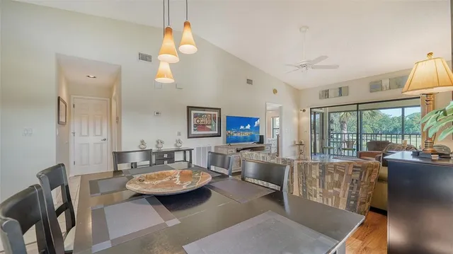 $2,200 | 4462 Weybridge Street, Unit 72, Sarasota, FL 34235