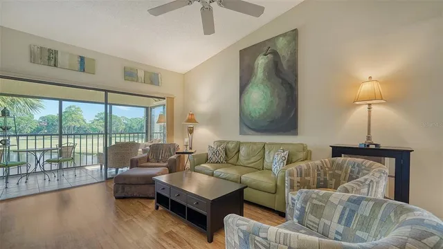 $2,200 | 4462 Weybridge Street, Unit 72, Sarasota, FL 34235