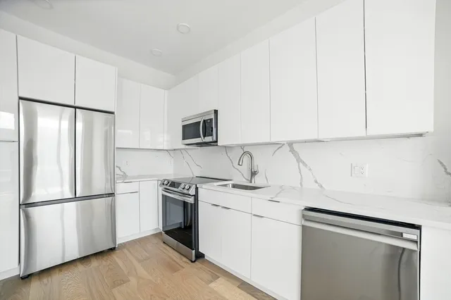 $3,020 | 38 Hichborn Street, Unit 303, Boston, MA 02135