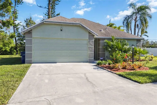 $2,100 | 3509 65th Ave Circle East, Sarasota, FL 34243