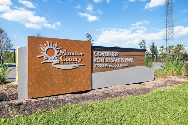 $2,100 | 3509 65th Ave Circle East, Sarasota, FL 34243