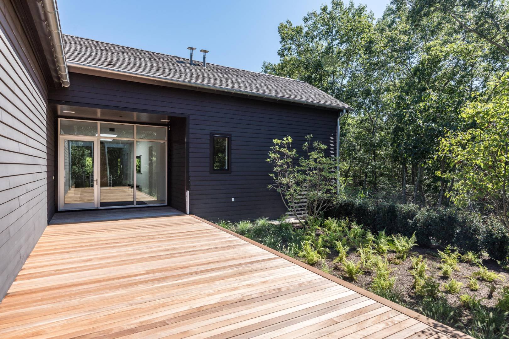 42 Old Noyack Path Sag Harbor, NY 11963 - Photo 7 of 43 a house with trees in the background