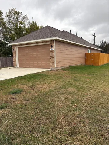 $1,800 | 205 Mcelroy Avenue, Wharton, TX 77488