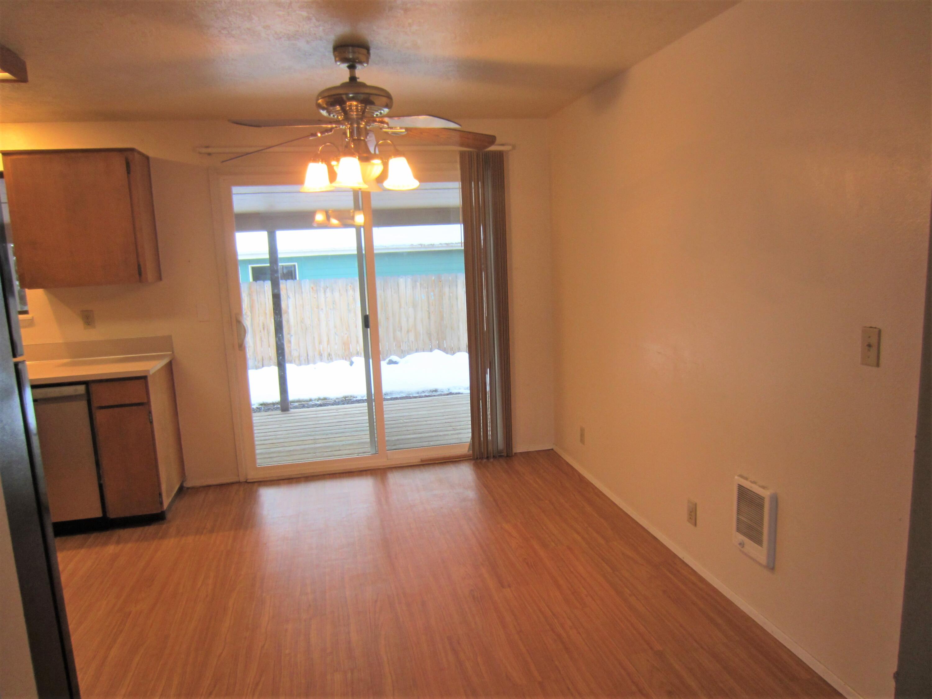 1827 Northeast Wells Acres Road Bend, OR 97701 - Photo 7 of 32 Dining