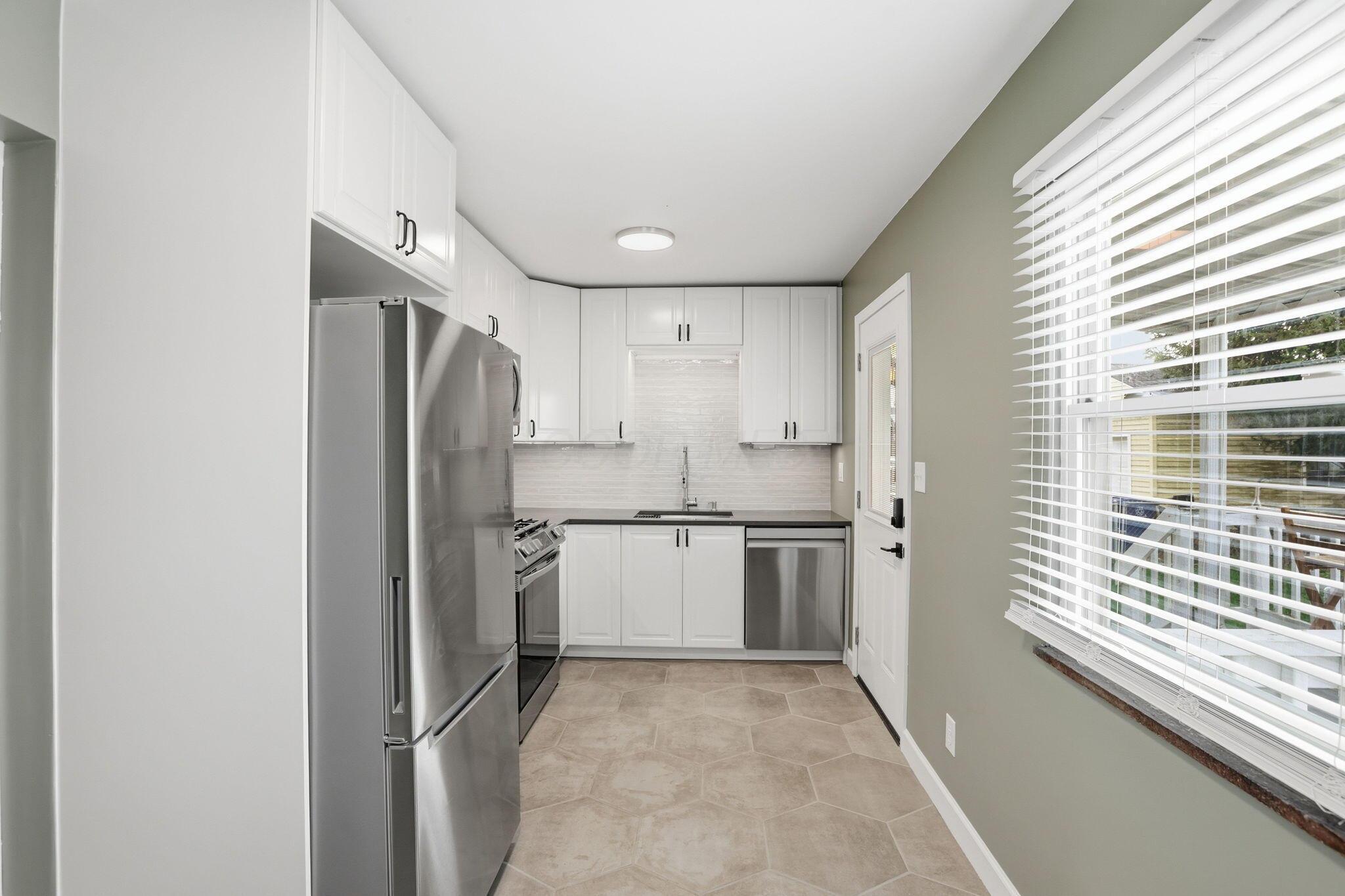 3645 Maize Road Columbus, OH 43224 - Photo 12 of 50 18-web-or-mls-939A9978