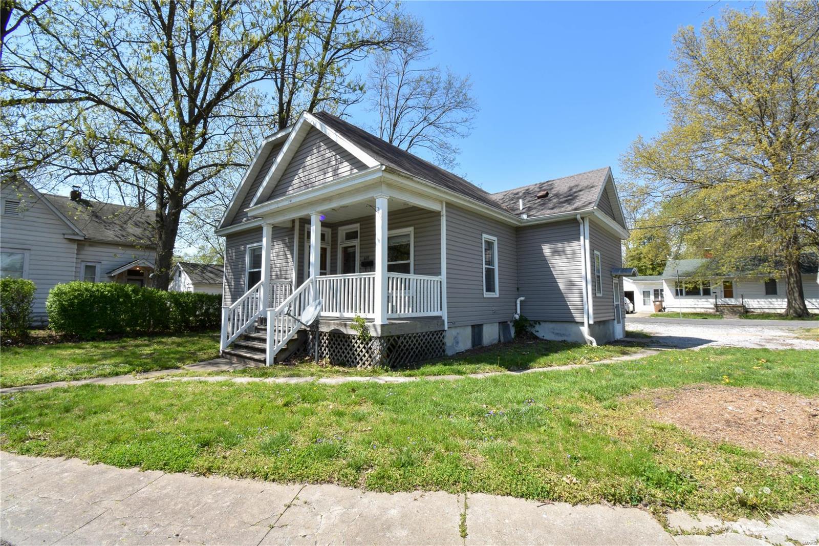 619 East Main Street Staunton, IL 62088 - Photo 1 of 13