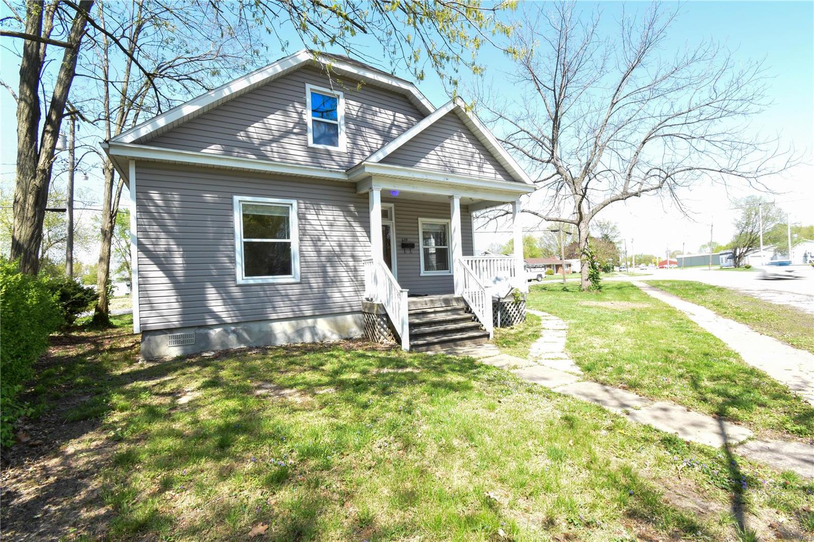 619 East Main Street Staunton, IL 62088 - Photo 2 of 13