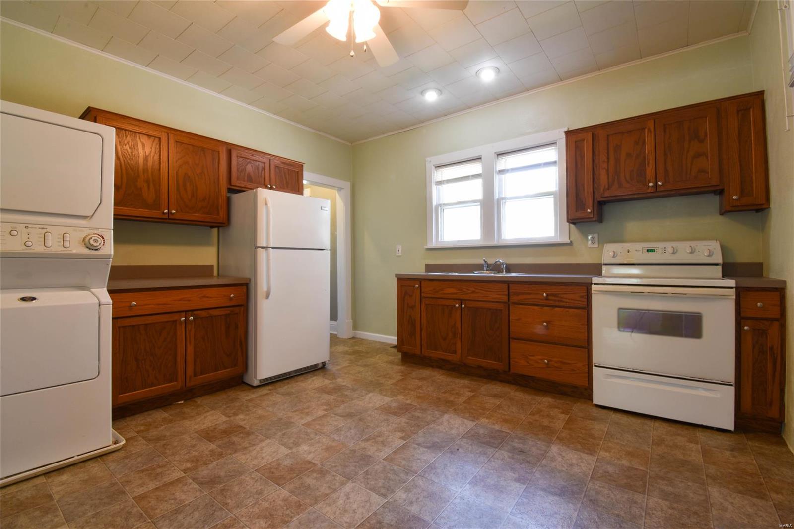 619 East Main Street Staunton, IL 62088 - Photo 5 of 13