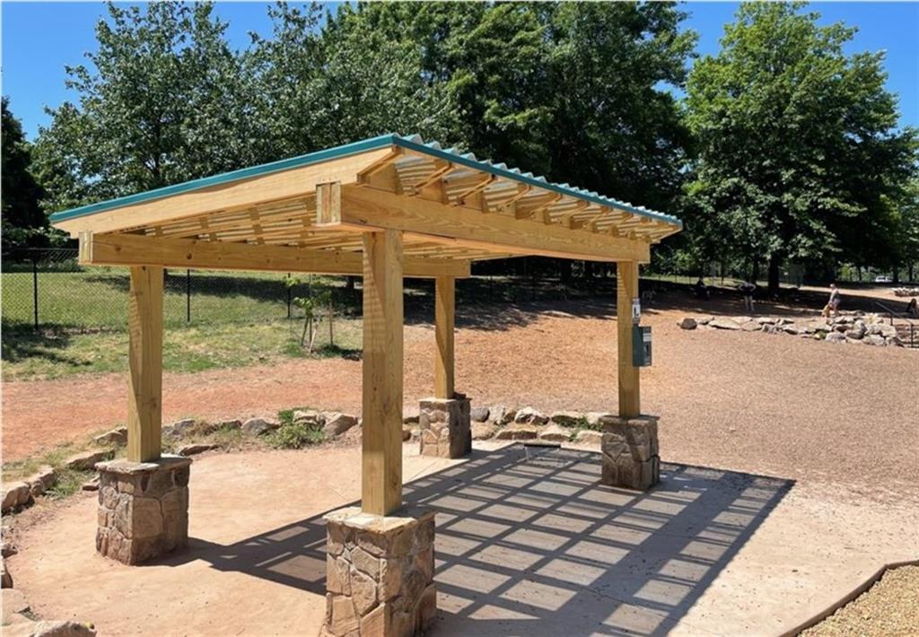 536 Highland Avenue Northeast, Unit B Atlanta, GA 30312 - Photo 50 of 62 a front view of a house with yard