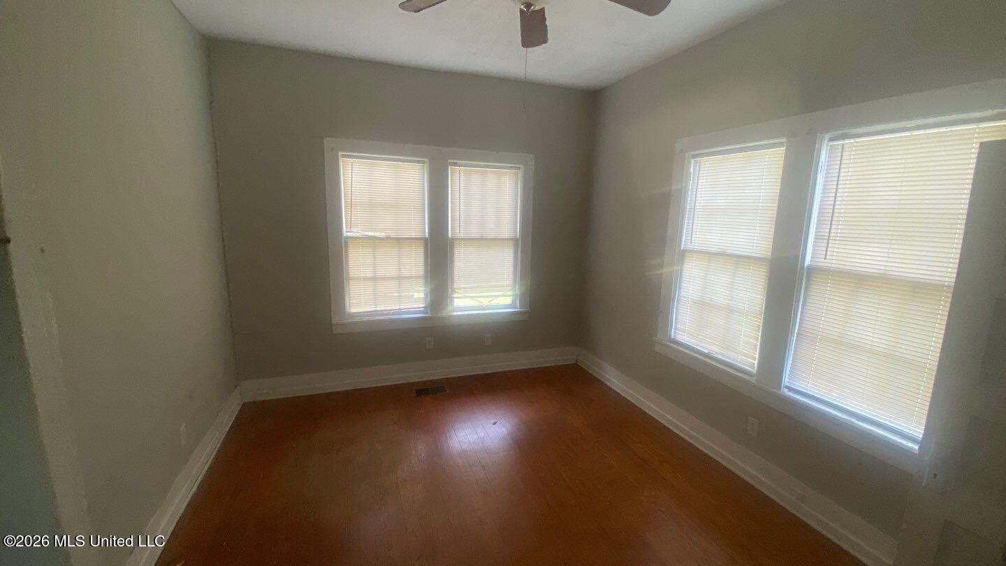 217 East Center Street Canton, MS 39046 - Photo 9 of 23 59-Mar 25 2026 02_02pm-koFy