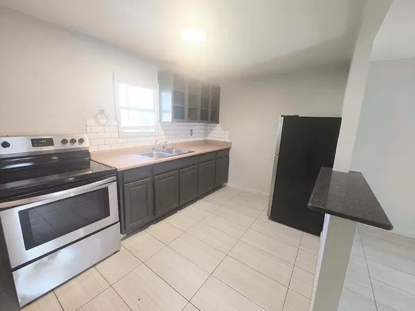 $550 | 2404 Avenue U, Unit REAR, Lubbock, TX 79411