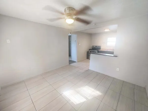 $550 | 2404 Avenue U, Unit REAR, Lubbock, TX 79411