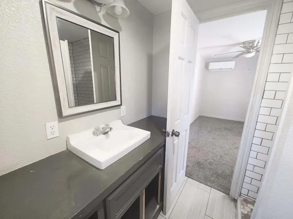 $550 | 2404 Avenue U, Unit REAR, Lubbock, TX 79411